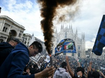 Die Inter-Fans versammelten sich auf dem Domplatz Die Inter-Fans versammelten sich auf dem Domplatz