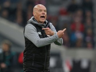 Dramatischer Sieg für die Mannschaft von Uwe Rösler Dramatischer Sieg für die Mannschaft von Uwe Rösler