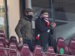 Vorstandschef Thomas Hitzlsperger (l) zusammen mit VfB-Präsident Claus Vogt auf der Stadiontribüne in Stuttgart. Foto: Tom Weller/dpa