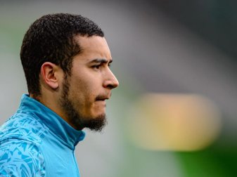 Fällt nach einer Kreuzband-OP lange aus: Noch-Schalke-Profi William. Foto: Swen Pförtner/dpa Fällt nach einer Kreuzband-OP lange aus: Noch-Schalke-Profi William. Foto: Swen Pförtner/dpa