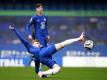 Chelseas Timo Werner in Aktion - im Hintergrund läuft Teamkamerad Kai Havertz mit. Foto: Ian Walton/Pool AP/dpa