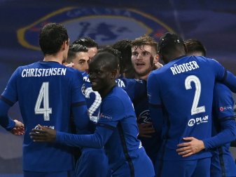 Werner jubelt im Kreise der Mitspieler Werner jubelt im Kreise der Mitspieler