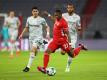 David Alaba (M.) wird den FC Bayern verlassen. Foto: Matthias Schrader/AP Pool/dpa