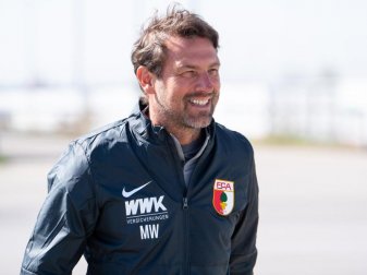 Der neue Chef-Trainer Markus Weinzierl kommt zum Training. Foto: Sven Hoppe/dpa Der neue Chef-Trainer Markus Weinzierl kommt zum Training. Foto: Sven Hoppe/dpa