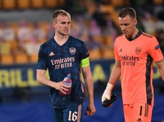 Leno (r.) tief enttäuscht nach Halbfinal-Aus mit Arsenal Leno (r.) tief enttäuscht nach Halbfinal-Aus mit Arsenal