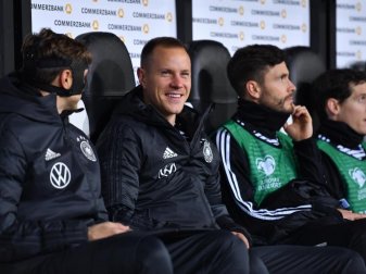 Fußball-Nationaltorhüter Marc André ter Stegen (M.) hat sich damit abgefunden, dass er auch bei der EM die Nummer 2 sein wird. Foto: Marius Becker/dpa Fußball-Nationaltorhüter Marc André ter Stegen (M.) hat sich damit abgefunden, dass er auch bei der EM die Nummer 2 sein wird. Foto: Marius Becker/dpa