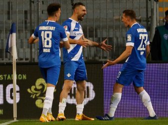 Darmstadt gewinnt mit 2:1 gegen Hannover Darmstadt gewinnt mit 2:1 gegen Hannover