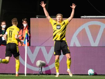 Ein Einsatz von BVB-Topstürmer Erling Haaland (r) gegen Leipzig ist weiter offen. Foto: Swen Pförtner/dpa Ein Einsatz von BVB-Topstürmer Erling Haaland (r) gegen Leipzig ist weiter offen. Foto: Swen Pförtner/dpa