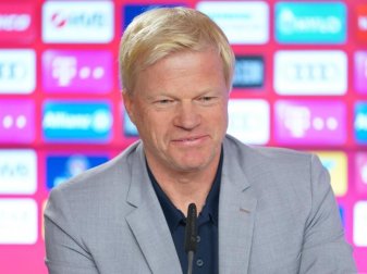 Bayern-Vorstand Oliver Kahn sitzt während einer Pressekonferenz auf dem Podium. Foto: Marco Donato/FC Bayern München AG/dpa Bayern-Vorstand Oliver Kahn sitzt während einer Pressekonferenz auf dem Podium. Foto: Marco Donato/FC Bayern München AG/dpa