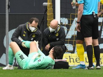 Dortmunds Torhüter Marwin Hitz musste in der Bundesliga-Partie gegen RB Leipzig verletzungsbedingt ausgewechselt werden. Foto: Bernd Thissen/dpa Dortmunds Torhüter Marwin Hitz musste in der Bundesliga-Partie gegen RB Leipzig verletzungsbedingt ausgewechselt werden. Foto: Bernd Thissen/dpa
