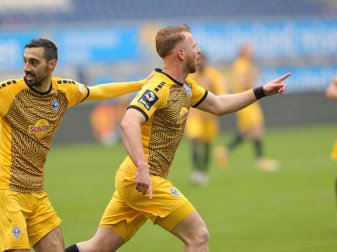 Waldhof Mannheim gewinnt mit 3:2 gegen den Halleschen FC Waldhof Mannheim gewinnt mit 3:2 gegen den Halleschen FC