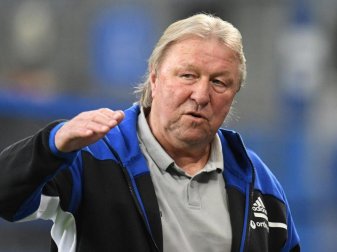 Hamburgs neuer Trainer Horst Hrubesch will mit dem HSV doch noch den Aufstieg schaffen. Foto: Daniel Reinhardt/dpa Hamburgs neuer Trainer Horst Hrubesch will mit dem HSV doch noch den Aufstieg schaffen. Foto: Daniel Reinhardt/dpa