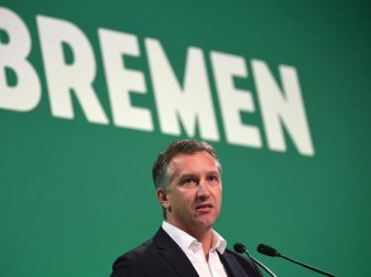 Frank Baumann, Geschäftsführer Sport von Werder Bremen, spricht bei der Mitgliederversammlung des Vereins. Foto: Carmen Jaspersen/dpa Frank Baumann, Geschäftsführer Sport von Werder Bremen, spricht bei der Mitgliederversammlung des Vereins. Foto: Carmen Jaspersen/dpa