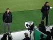 Dortmunds Trainer Edin Terzic (r) und Leipzigs Trainer Julian Nagelsmann geben vor dem Anpfiff des DFB-Pokalfinals TV-Interviews. Foto: Maja Hitij/Getty-Pool/dpa