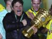 Rückt als Pokalsieger wieder ins zweite Glied: BVB-Coach Edin Terzic. Foto: Martin Rose/POOL Getty/AP/dpa