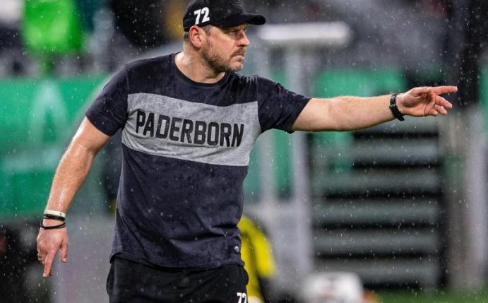 War im Achtelfinale mit Paderborn dicht dran an der Pokalsensation beim BVB: SC-Coach Steffen Baumgart. Foto: Guido Kirchner/dpa-Pool/dpa
