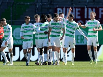 Greuther Fürth hat gleich mit drei Spielern verlängert Greuther Fürth hat gleich mit drei Spielern verlängert