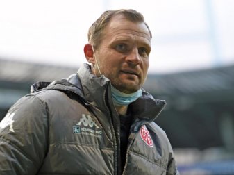Steht mit Mainz 05 kurz vor dem Klassenerhalt: Trainer Bo Svensson. Foto: Carmen Jaspersen/dpa Steht mit Mainz 05 kurz vor dem Klassenerhalt: Trainer Bo Svensson. Foto: Carmen Jaspersen/dpa