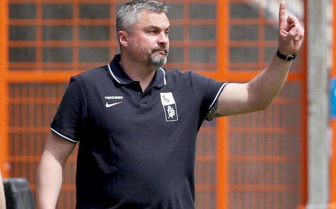 Trainer Thomas Reis will mit dem VfL Bochum den Aufstieg perfekt machen. Foto: Roland Weihrauch/dpa