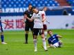 Frustriert: Makoto Hasebe nach der Frankfurter Niederlage auf Schalke. Foto: Guido Kirchner/dpa