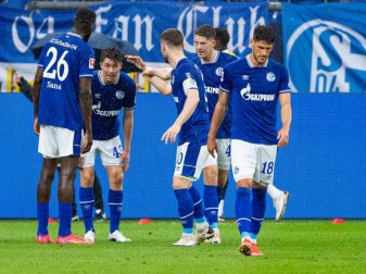 Seltenes Glücksgefühl: Absteiger Schalke feierte gegen Frankfurt den erst dritten Saisonsieg. Foto: Guido Kirchner/dpa Seltenes Glücksgefühl: Absteiger Schalke feierte gegen Frankfurt den erst dritten Saisonsieg. Foto: Guido Kirchner/dpa