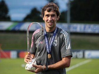 Beerbt Ex-Weltstar Raul Trainer Adi Hütter bei Eintracht Frankfurt?. Foto: Jonathan Moscrop/CSM via ZUMA Wire/dpa Beerbt Ex-Weltstar Raul Trainer Adi Hütter bei Eintracht Frankfurt?. Foto: Jonathan Moscrop/CSM via ZUMA Wire/dpa