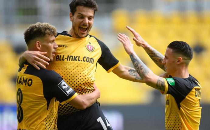 Mit einem 4:0 gegen Türkgücü München hat Dynamo Dresden den Aufstieg in die 2. Liga perfekt gemacht. Foto: Robert Michael/dpa-Zentralbild/dpa