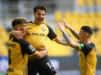 Mit einem 4:0 gegen Türkgücü München hat Dynamo Dresden den Aufstieg in die 2. Liga perfekt gemacht. Foto: Robert Michael/dpa-Zentralbild/dpa Mit einem 4:0 gegen Türkgücü München hat Dynamo Dresden den Aufstieg in die 2. Liga perfekt gemacht. Foto: Robert Michael/dpa-Zentralbild/dpa