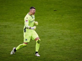 Verließ das Quarantäne-Hotel von Hannover 96 aus persönlichen Gründen: Torwart Martin Hansen. Foto: Joosep Martinson/Getty Images Europe/Pool/dpa Verließ das Quarantäne-Hotel von Hannover 96 aus persönlichen Gründen: Torwart Martin Hansen. Foto: Joosep Martinson/Getty Images Europe/Pool/dpa
