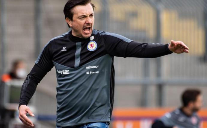 Steht bei Eintracht Braunschweig vor dem Aus: Trainer Daniel Meyer. Foto: Swen Pförtner/dpa