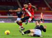 Theo Walcott (oben) spielt in der Premier League weiter für den FC Southampton. Foto: Gareth Fuller/PA Wire/dpa