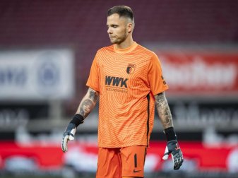 Augsburgs Torwart Rafal Gikiewicz möchte den alleinigen Tore-Rekord von Robert Lewandowski verhindern. Foto: Tom Weller/dpa Augsburgs Torwart Rafal Gikiewicz möchte den alleinigen Tore-Rekord von Robert Lewandowski verhindern. Foto: Tom Weller/dpa