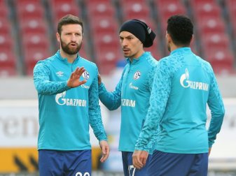 Mustafi (l.) und Stambouli (M.) werden Schalke verlassen Mustafi (l.) und Stambouli (M.) werden Schalke verlassen