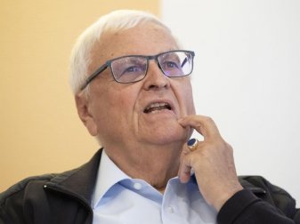 Verteidigte den DFB gegen Kritik: Theo Zwanziger. Foto: Boris Roessler/dpa