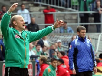 Sind sich schon sehr oft in der Bundesliga begegnet: Thomas Schaaf (l) und Friedhelm Funkel. Foto: Kay Nietfeld/dpa Sind sich schon sehr oft in der Bundesliga begegnet: Thomas Schaaf (l) und Friedhelm Funkel. Foto: Kay Nietfeld/dpa