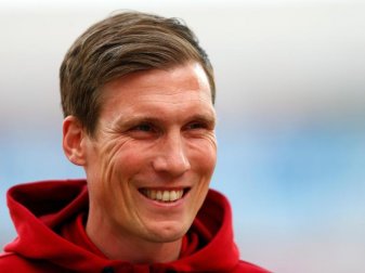 Hat immer noch gute Drähte nach Dortmund: Leverkusen-Coach Hannes Wolf. Foto: Thilo Schmuelgen/Reuters-Pool/dpa Hat immer noch gute Drähte nach Dortmund: Leverkusen-Coach Hannes Wolf. Foto: Thilo Schmuelgen/Reuters-Pool/dpa