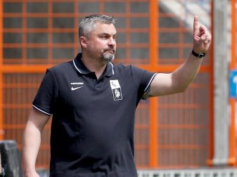 Geht als Tabellenführer in den letzten Spieltag der 2. Liga: Bochum-Coach Thomas Reis. Foto: Roland Weihrauch/dpa Geht als Tabellenführer in den letzten Spieltag der 2. Liga: Bochum-Coach Thomas Reis. Foto: Roland Weihrauch/dpa