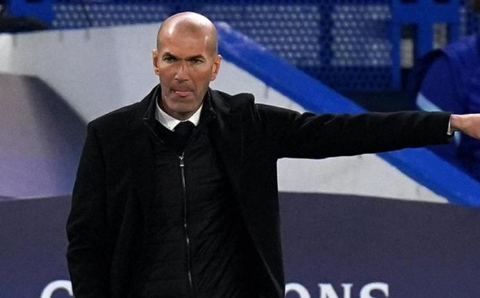 Zinedine Zidane, Trainer von Real Madrid, gibt Anweisungen vom Spielfeldrand. Foto: Adam Davy/PA Wire/dpa