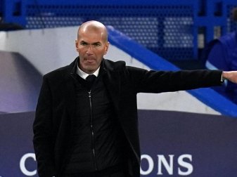 Zinedine Zidane, Trainer von Real Madrid, gibt Anweisungen vom Spielfeldrand. Foto: Adam Davy/PA Wire/dpa Zinedine Zidane, Trainer von Real Madrid, gibt Anweisungen vom Spielfeldrand. Foto: Adam Davy/PA Wire/dpa
