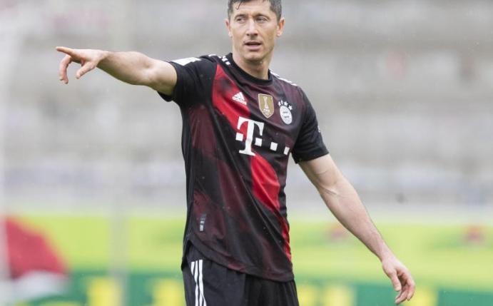Möchte zum alleinigen Bundesliga-Torrekordhalter werden: Bayerns Star-Stürmer Robert Lewandowski. Foto: Tom Weller/dpa