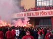 Die Spieler von Union Berlin feiern den Europapokal-Einzug mit ihren Fans. Foto: Michael Sohn/AP-Pool/dpa
