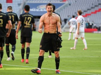 Lewandowski gewinnt zum ersten Mal den "Goldenen Schuh" Lewandowski gewinnt zum ersten Mal den "Goldenen Schuh"