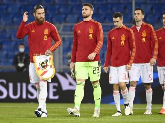 Spaniens Fußball-Star Sergio Ramos (l) wurde nicht für die EM nominiert. Foto: Alessandro Della Valle/KEYSTONE/dpa Spaniens Fußball-Star Sergio Ramos (l) wurde nicht für die EM nominiert. Foto: Alessandro Della Valle/KEYSTONE/dpa