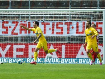 Der VfL Osnabrück kann in der Relegation auf Ludovit Reis (l) zählen. Foto: Nicolas Armer/dpa