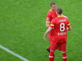 Sven und Lars Bender bei ihrem letzten Bundesliga-Spiel Sven und Lars Bender bei ihrem letzten Bundesliga-Spiel