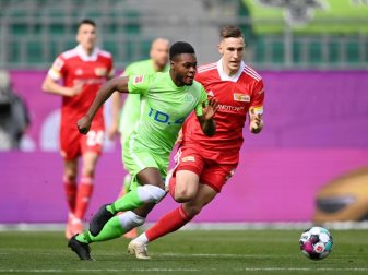 Fühlt sich in Wolfsburg wohl: Ridle Baku (l). Foto: Swen Pförtner/dpa Fühlt sich in Wolfsburg wohl: Ridle Baku (l). Foto: Swen Pförtner/dpa