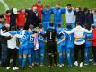 Noch auf dem Kölner Rasen schört Holstein-Coach Ole Werner seine Spiele auf das Rückspiel in Kiel ein. Foto: Rolf Vennenbernd/dpa Pool/dpa