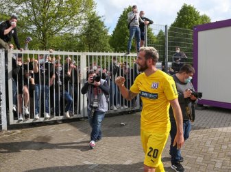 Der VfL Osnabrück um Marc Heider (M.) kann auf die Unterstützung der Fans setzen. Foto: Friso Gentsch/dpa Der VfL Osnabrück um Marc Heider (M.) kann auf die Unterstützung der Fans setzen. Foto: Friso Gentsch/dpa
