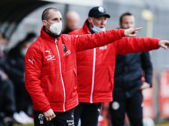 Der SV Sandhausen setzt weiter auf Stefan Kulovits (l) und Gerhard Kleppinger. Foto: Uwe Anspach/dpa Der SV Sandhausen setzt weiter auf Stefan Kulovits (l) und Gerhard Kleppinger. Foto: Uwe Anspach/dpa