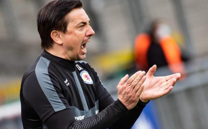 Geht nicht mit Eintracht Braunschweig in die 3. Liga: Trainer Daniel Meyer. Foto: Swen Pförtner/dpa